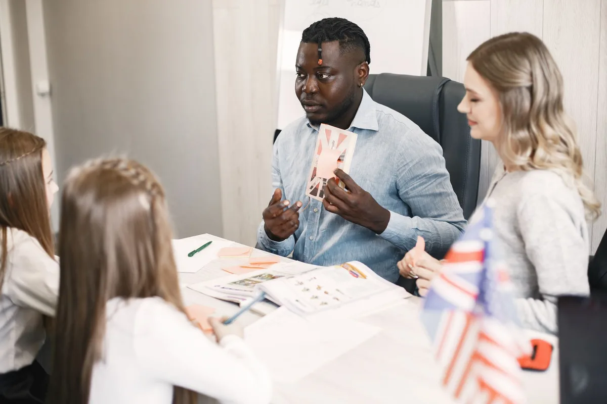 Symboles représentant différentes langues et cultures montrant les variantes du prénom Vincent