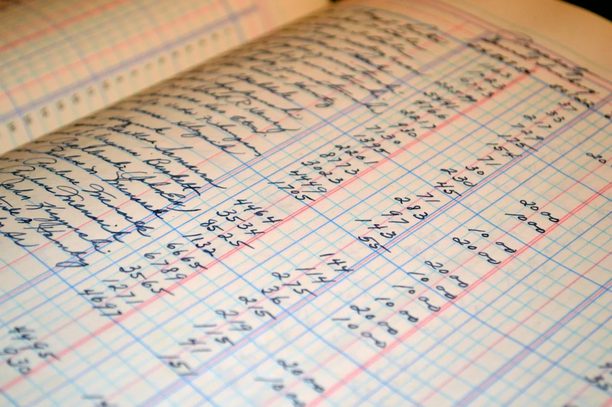 Registre des recettes et factures pour la gestion comptable simplifiée