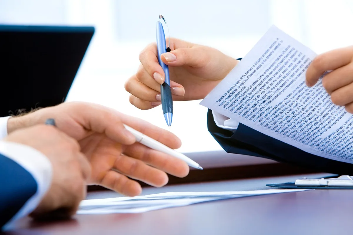 Documents relatifs à une sanction disciplinaire sur un bureau