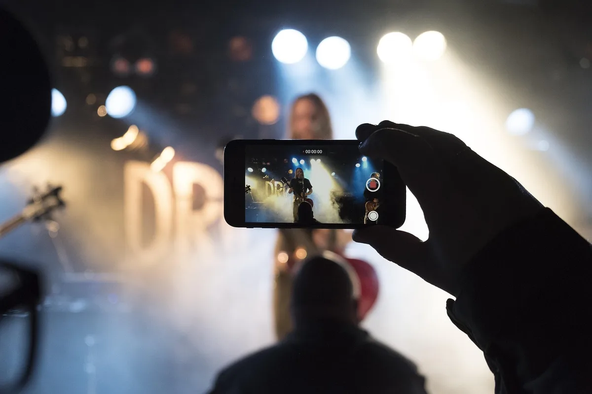 Smartphone Android en train de lancer une diffusion vers une télévision