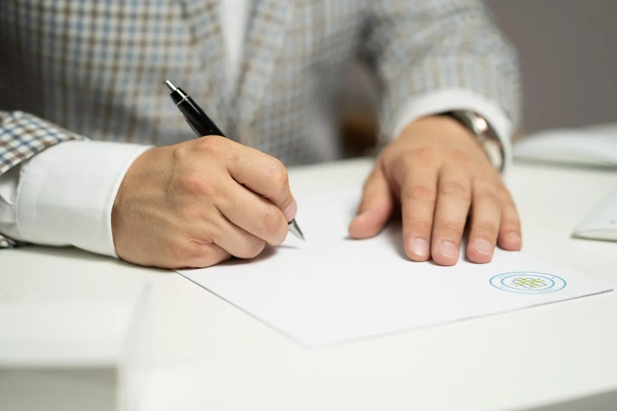 Reçu illisible et documents floues illustrant les erreurs de justificatifs