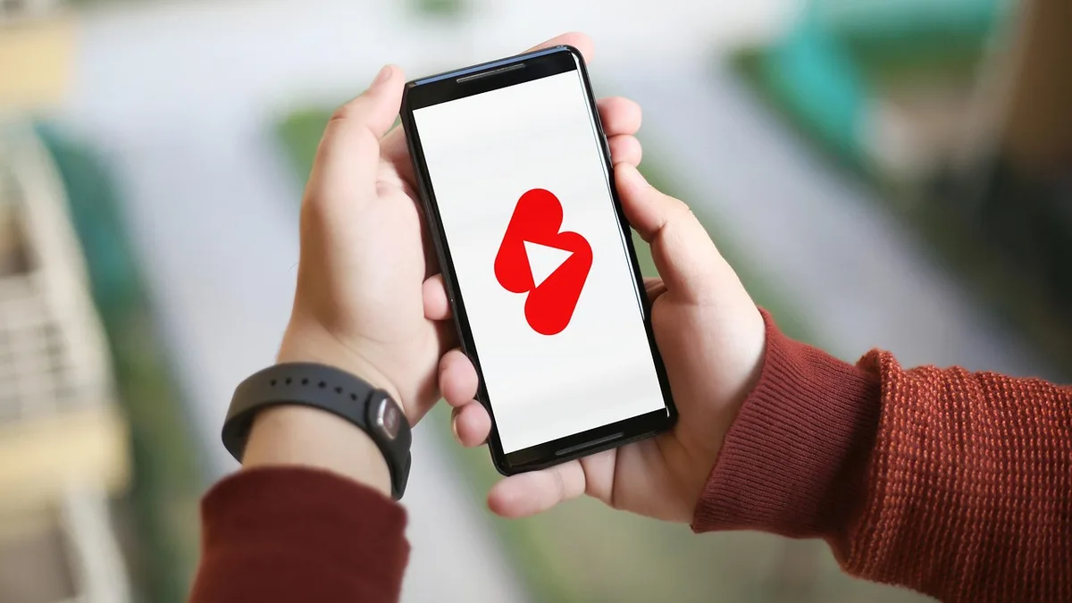 Écran d'un smartphone affichant la liste d'applications et options de pare‑feu