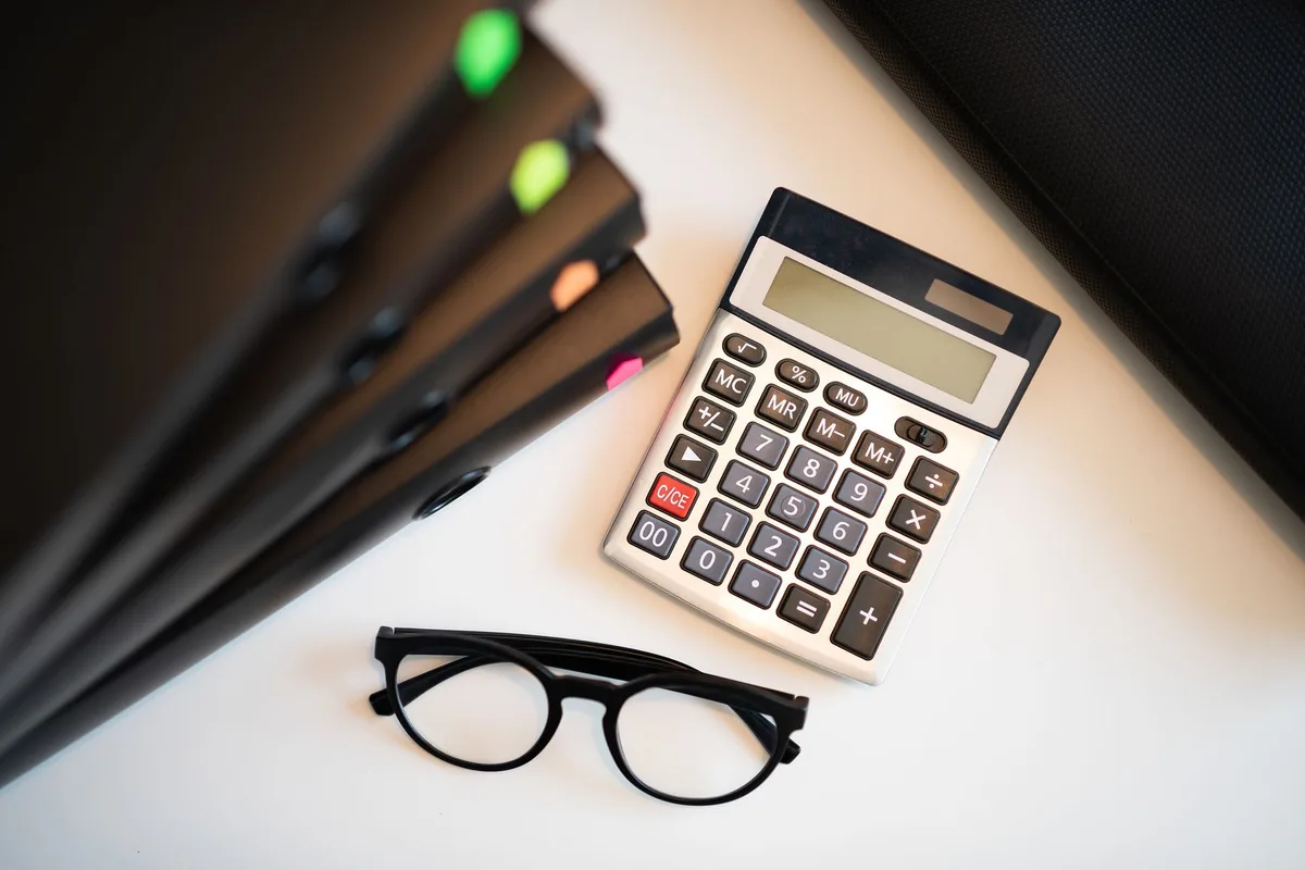 Calculatrice et documents montrant comparaison de TAEG