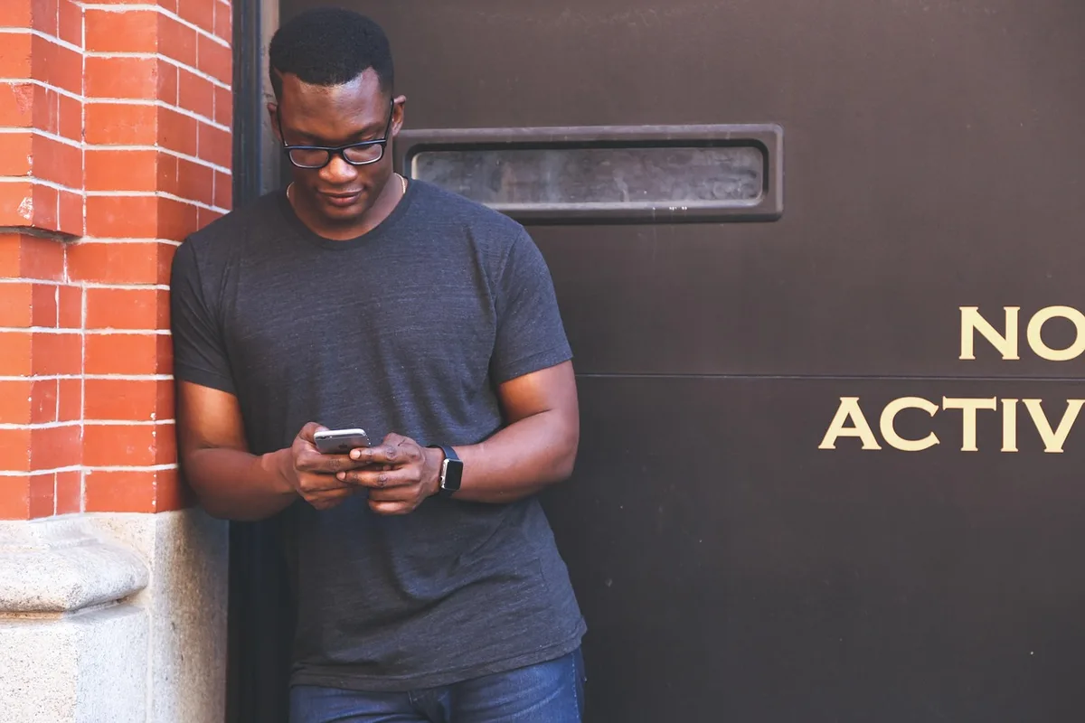 Dashboard d'analytics montrant Core Web Vitals sur mobile