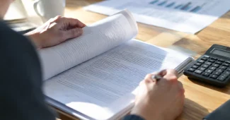 SMIC 2027 : la proposition de LFI pour un salaire à 1 700 € net